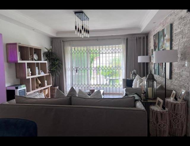 3 BEDROOM TOWNHOUSE FOR SALE IN BEDFORD GARDENS